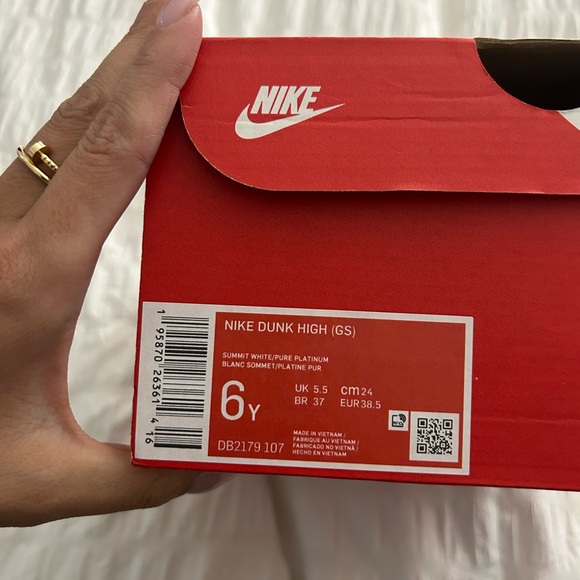 Selling all designer shoes; Dior, ysl, Yeezy, Nike, Gucci - Picture 13 of 16